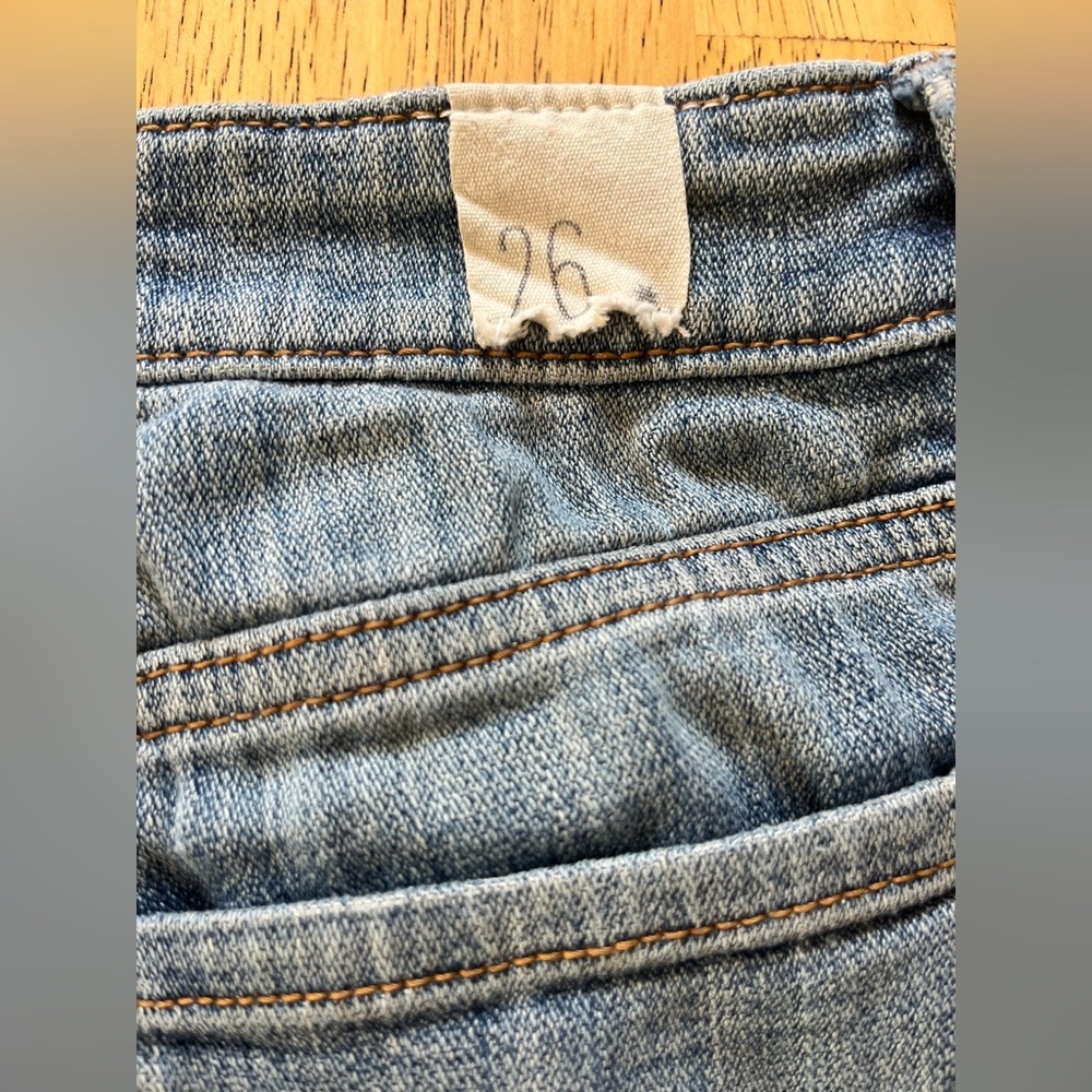 Cosmic Blue Love Jean Women's Taper Light Wash Blue Perfectly Worn In Size 26 - Picture 4 of 8